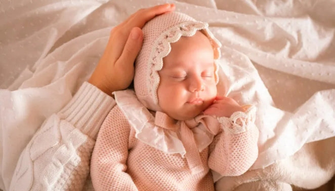 Tutine e Completi Nascita Bambina Morbidi, pratici e delicati per i primi giorni della tua piccola. Perfetti per il ritorno a casa o come regalo nascita.