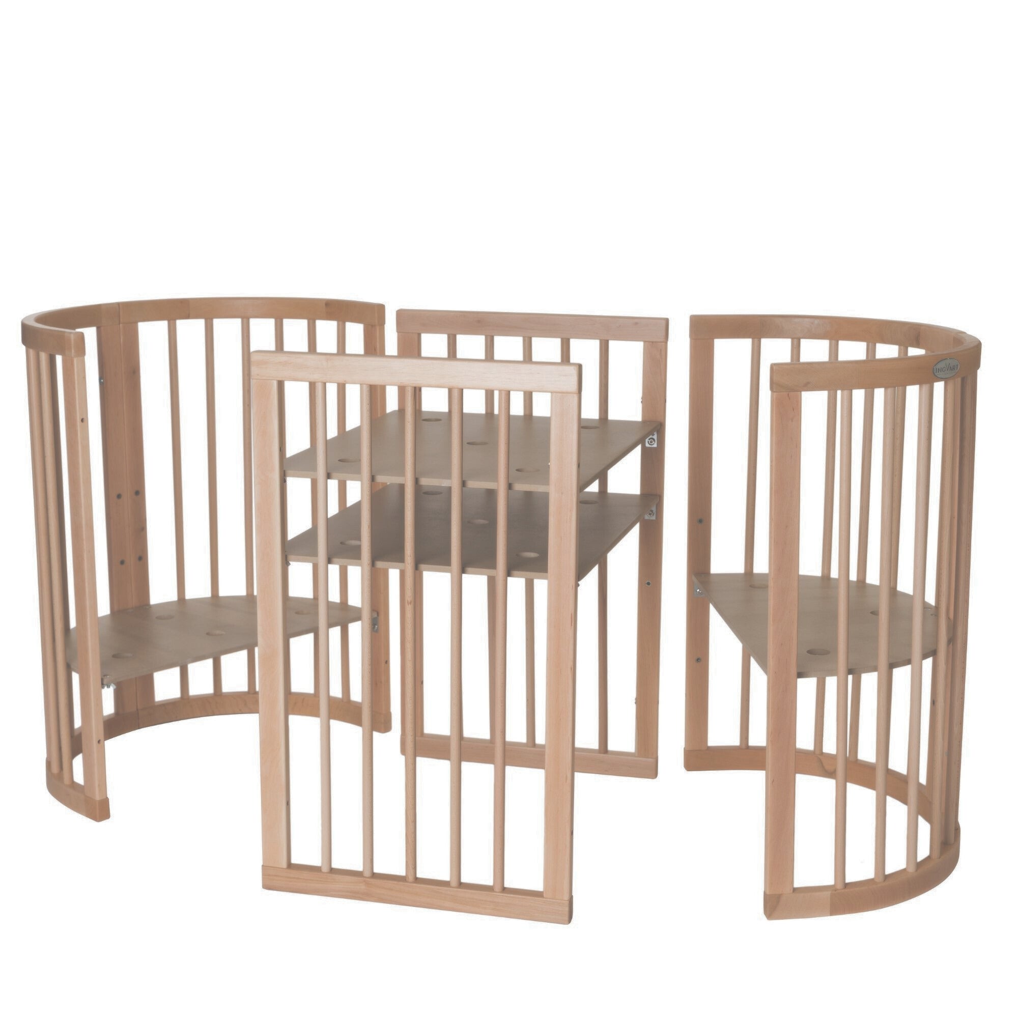 lettino-evolutivo-trasformato-sedie-e-tavolo-in-legno-naturale