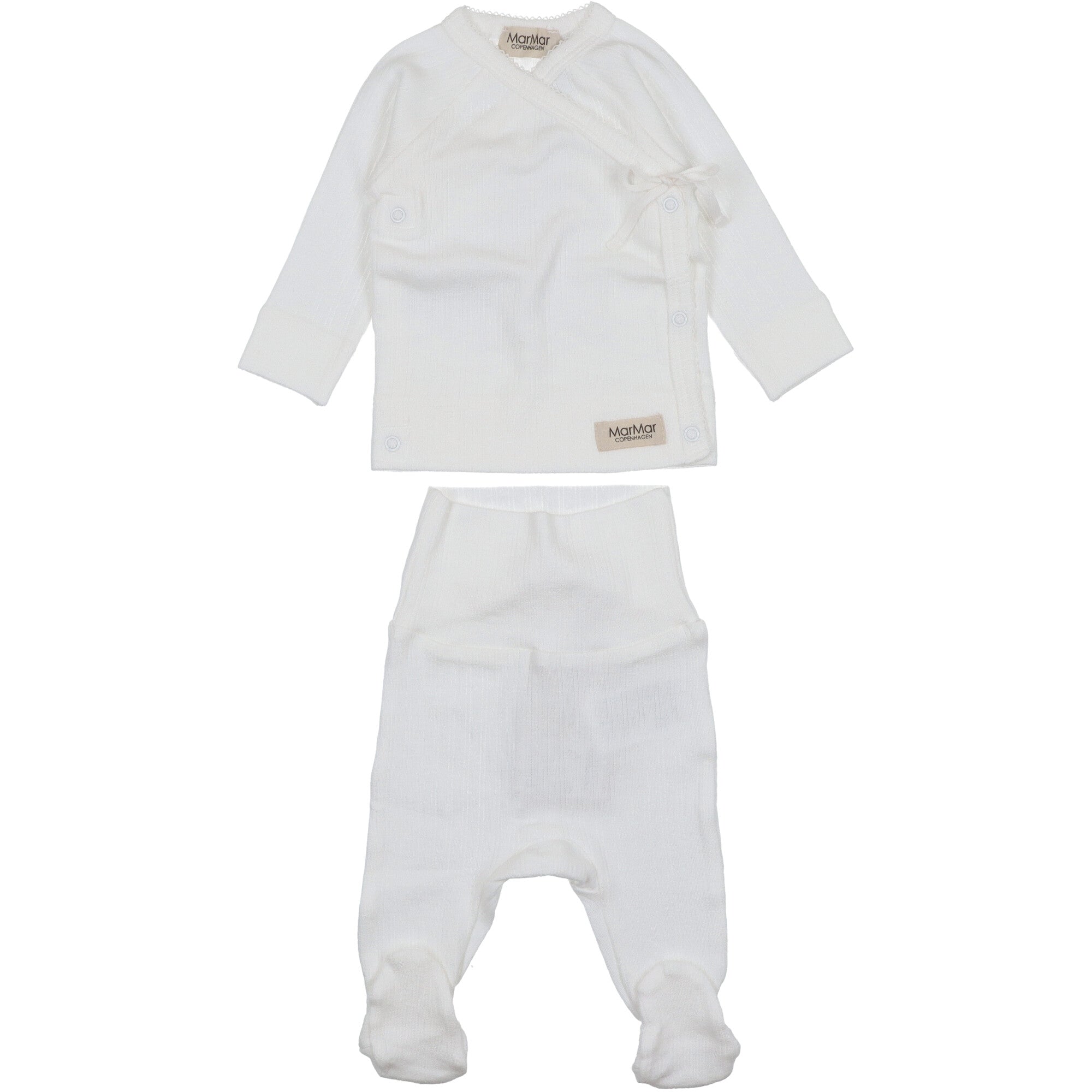 completo-colore-bianco-in-tessuto-traforato-per-neonati