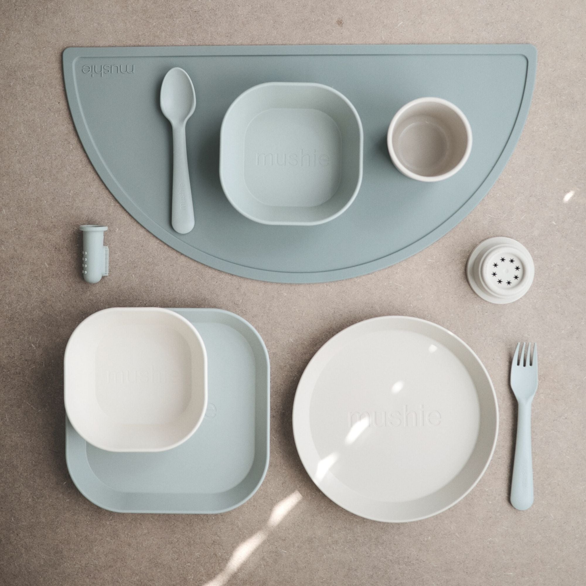 Piatto-quadrato-in-plastica-azzurro