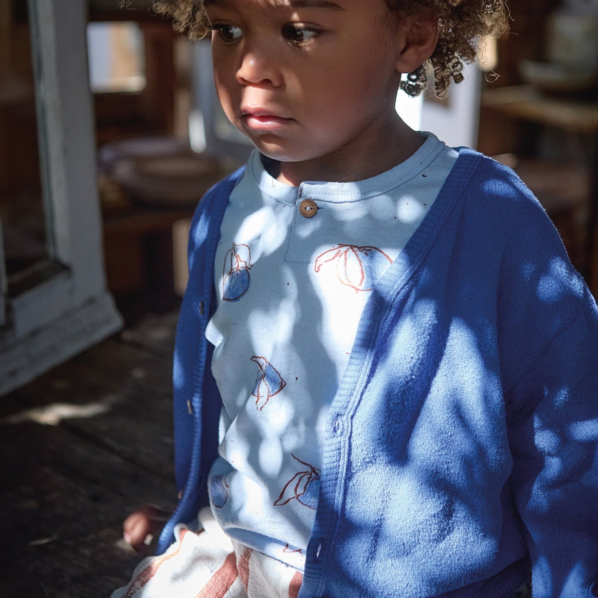 golfino-bluette-con-t_shirt-brand-Play_Up-mamma_mi_adora-moda-bambino-abiti-estivi