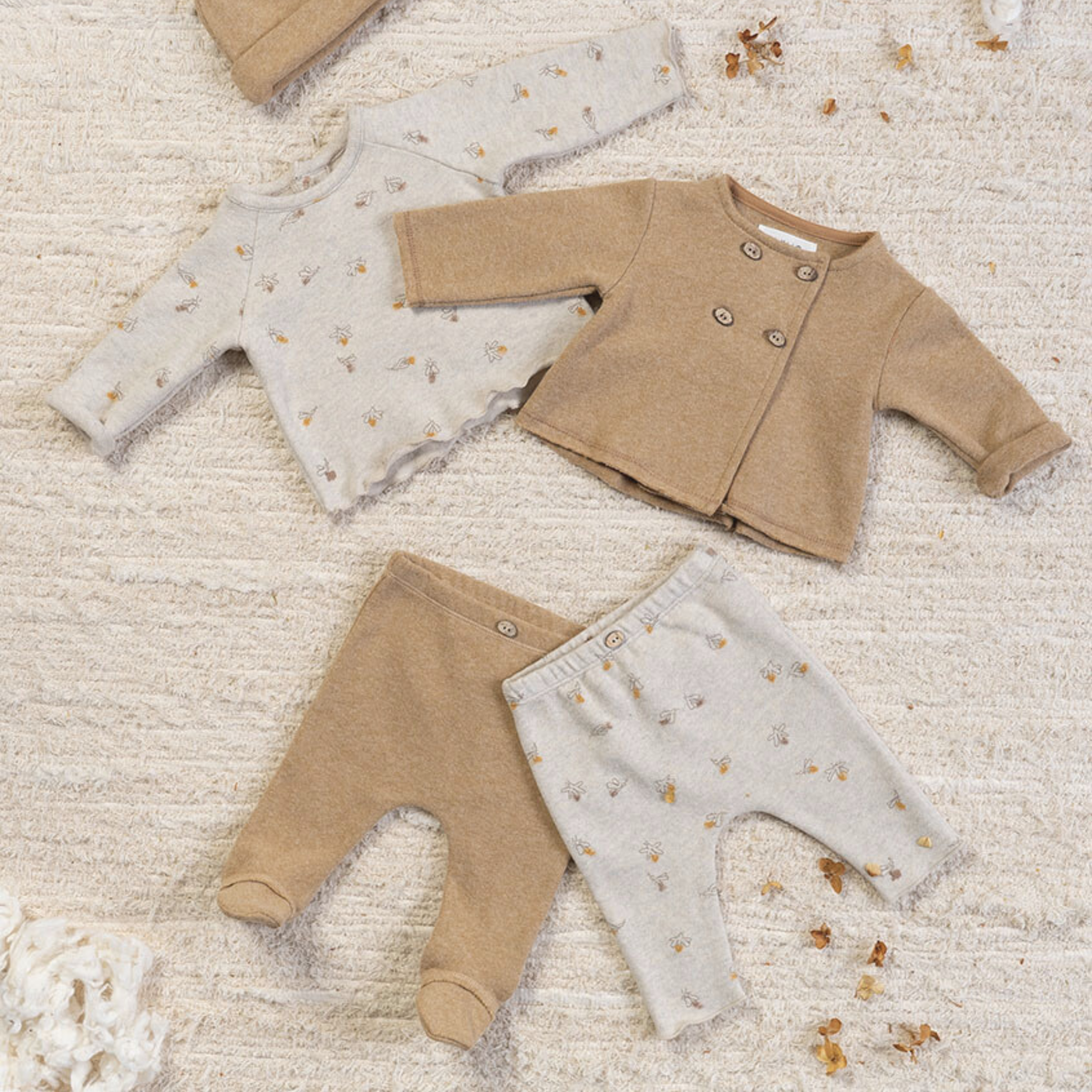 pantaloni-con-piede-chiuso