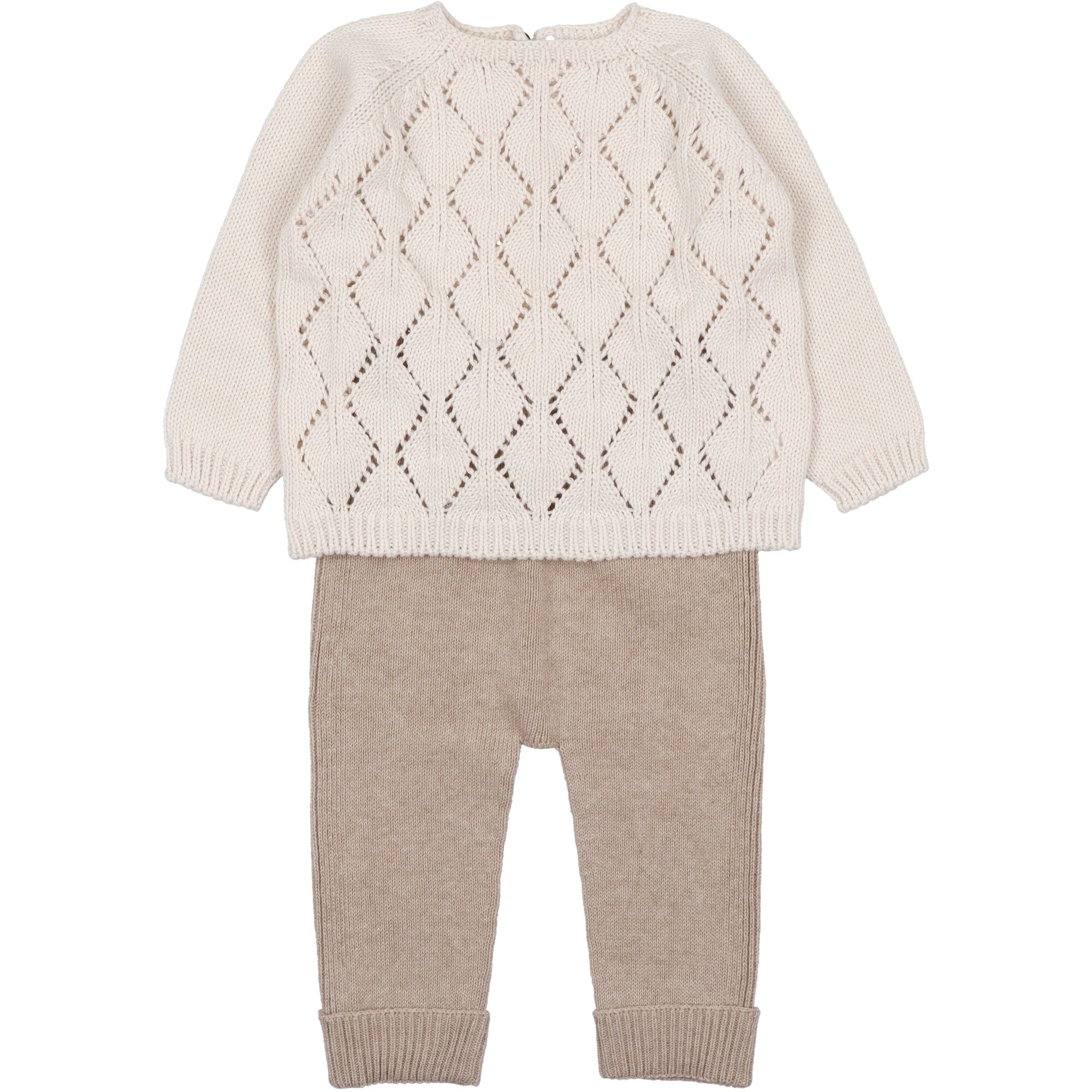 maglione-in-cotone-colore-panna-e-pantalone-colore-beige