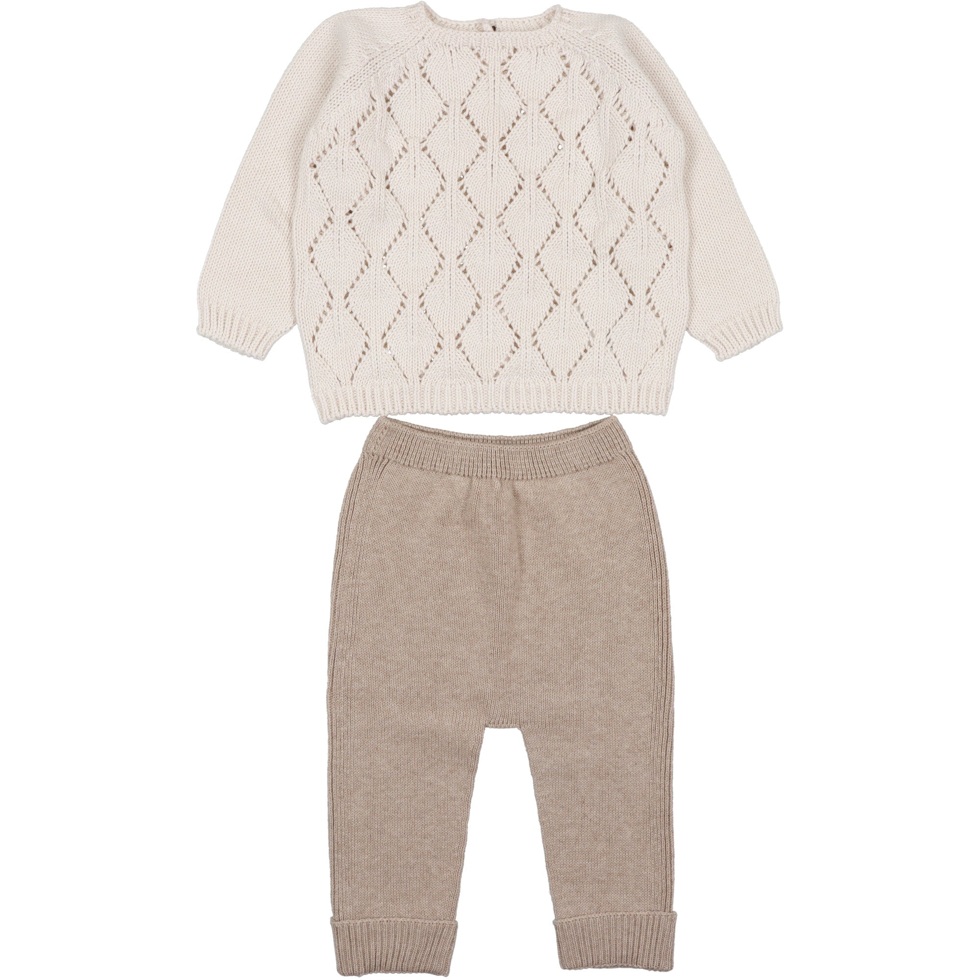 maglione-in-cotone-colore-panna-e-pantalone-colore-beige