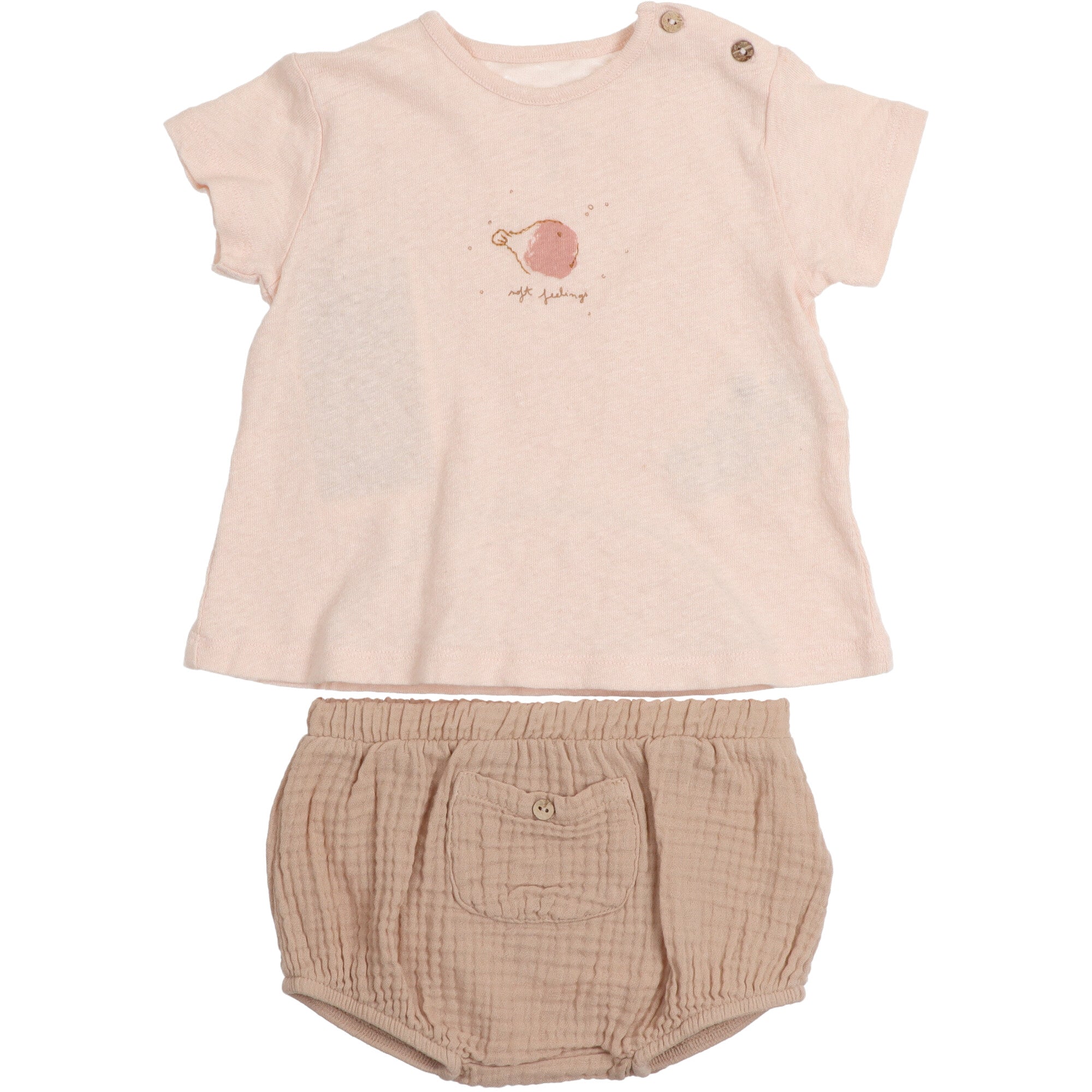 Completo neonato Play Up con t-shirt rosa chiaro a maniche corte e culotte in mussola sabbia con tasca sul davanti