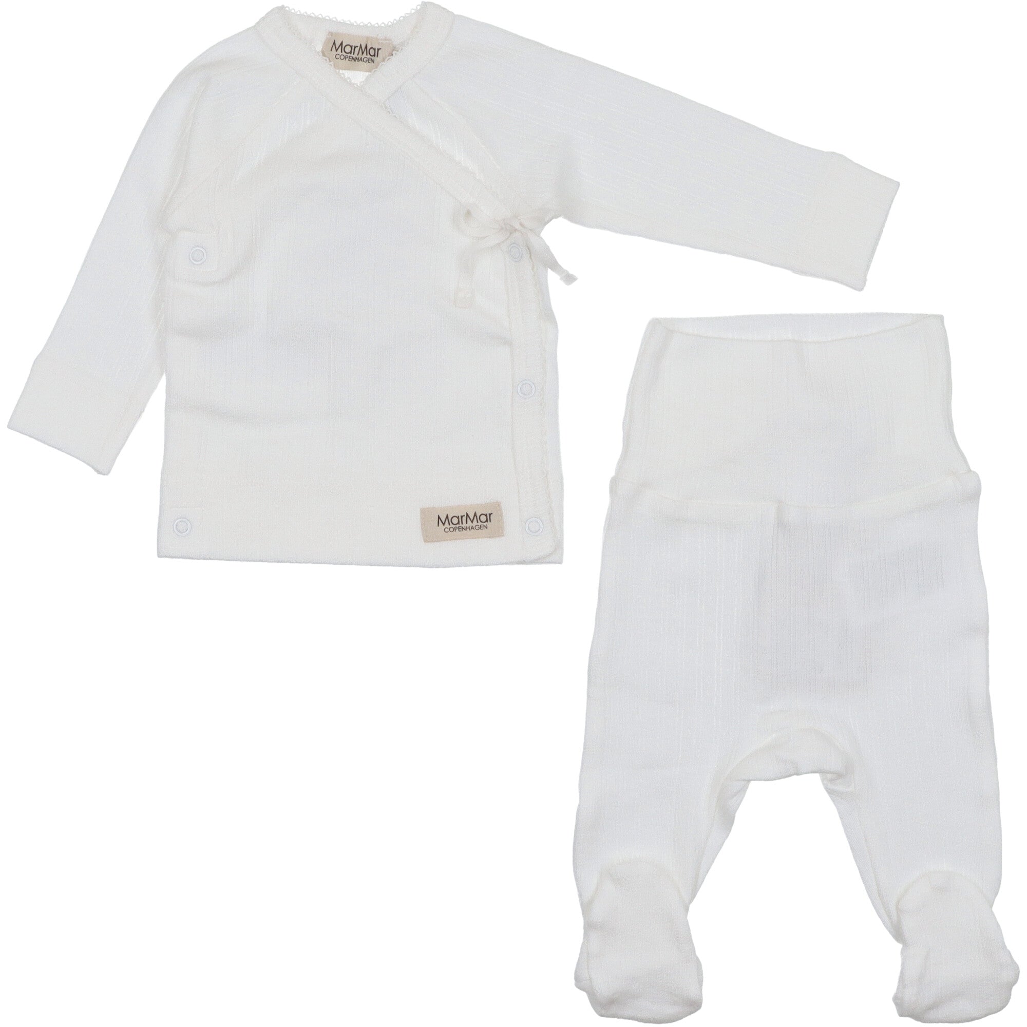 completo-colore-bianco-in-tessuto-traforato-per-neonati