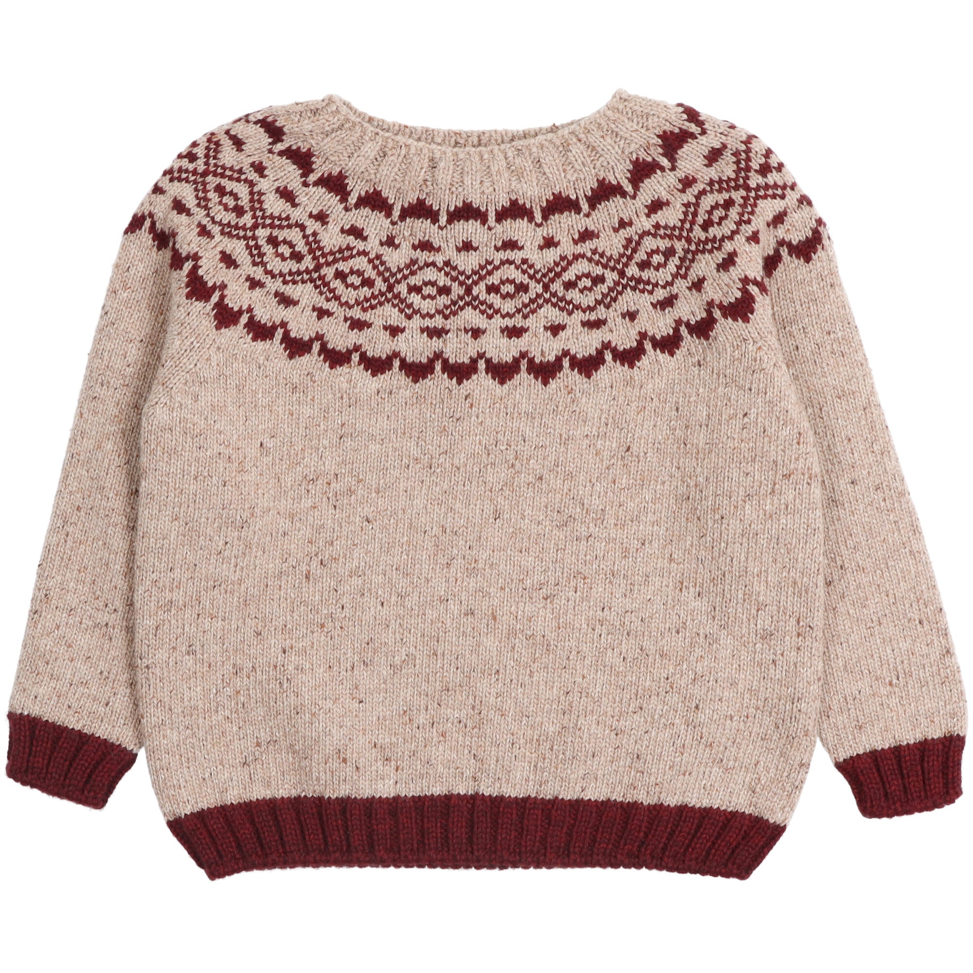 Maglione bambino in lana beige con motivo jacquard bordeaux sullo scollo, steso su superficie chiara