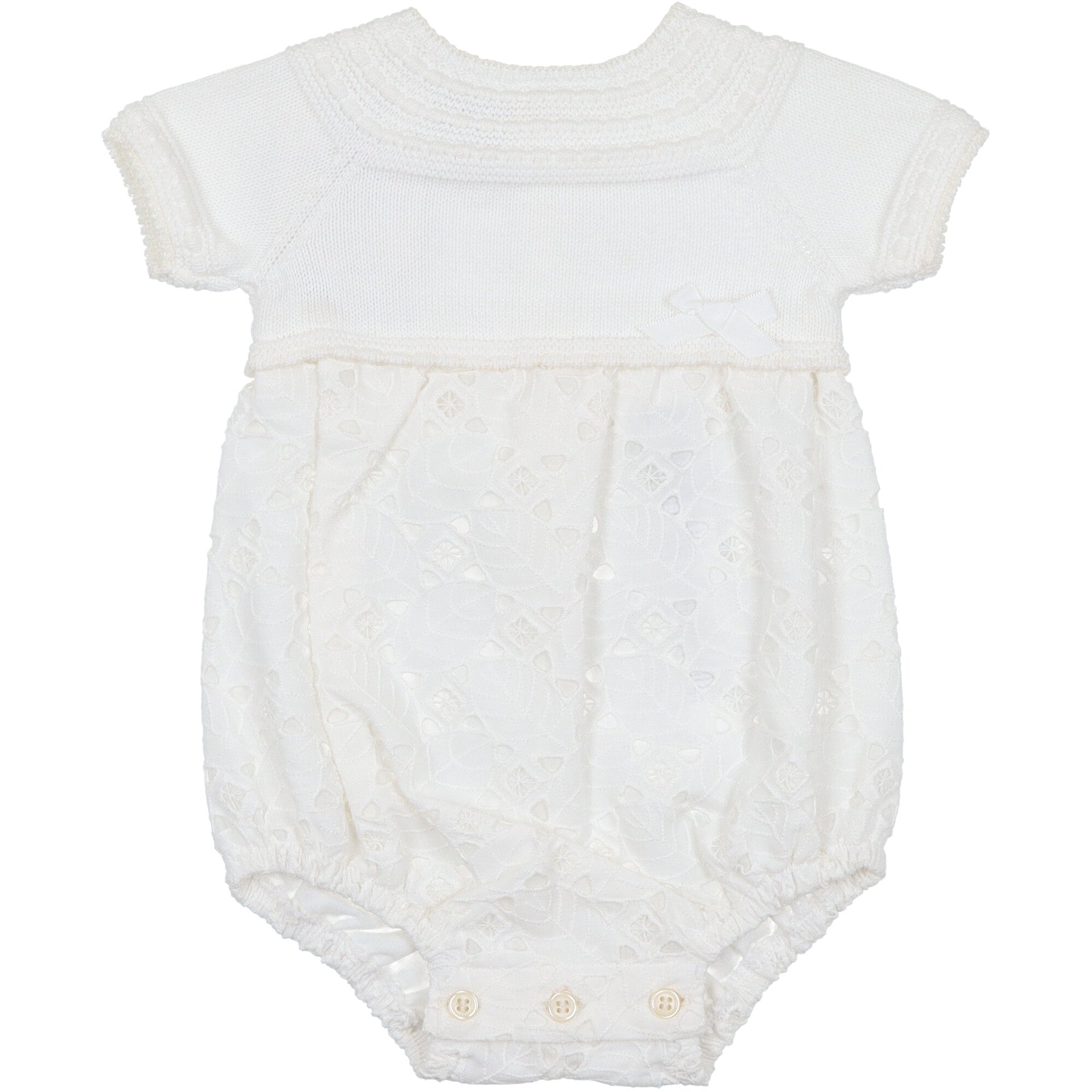 pagliaccetto estivo per neonata colore bianco panna con copertto in filo e fondo in cotone sangallo abito battesimo